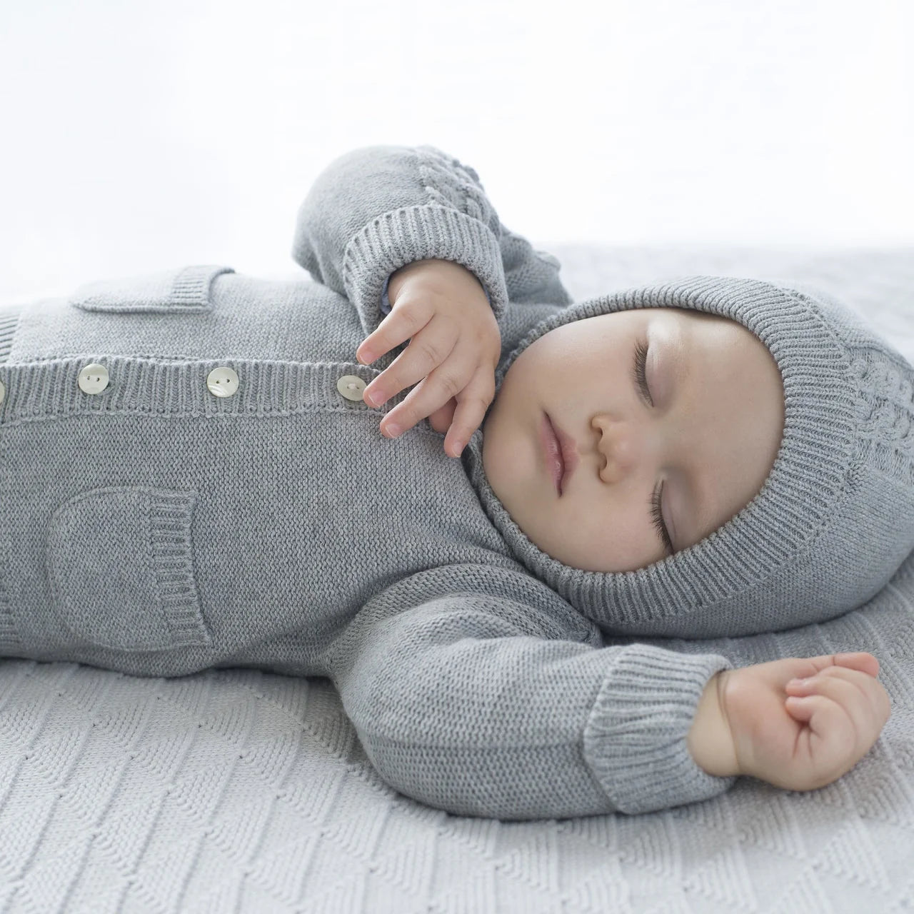 Saco para Bebé con Tejido Bordado, Capucha y Botones