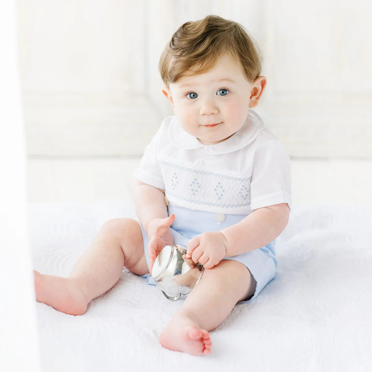 Bobby Suit Smock Diamante para Bebé Niño – Blanco y Azul