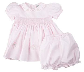 Vestido Rosa con Diseño Floral y Nido de Abeja | Bordado a Mano