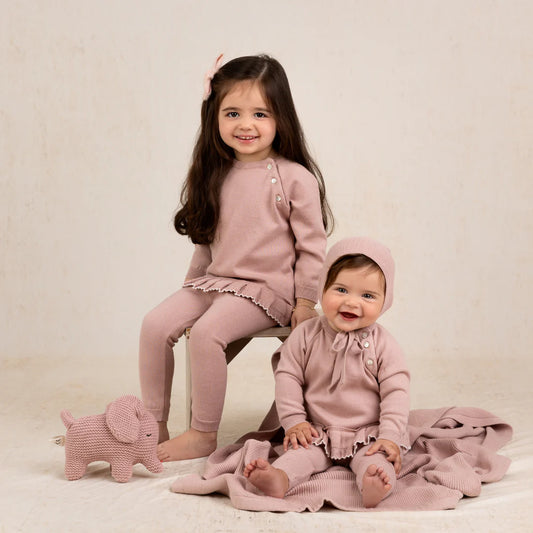 Conjunto de punto con ribete plisado para niñas